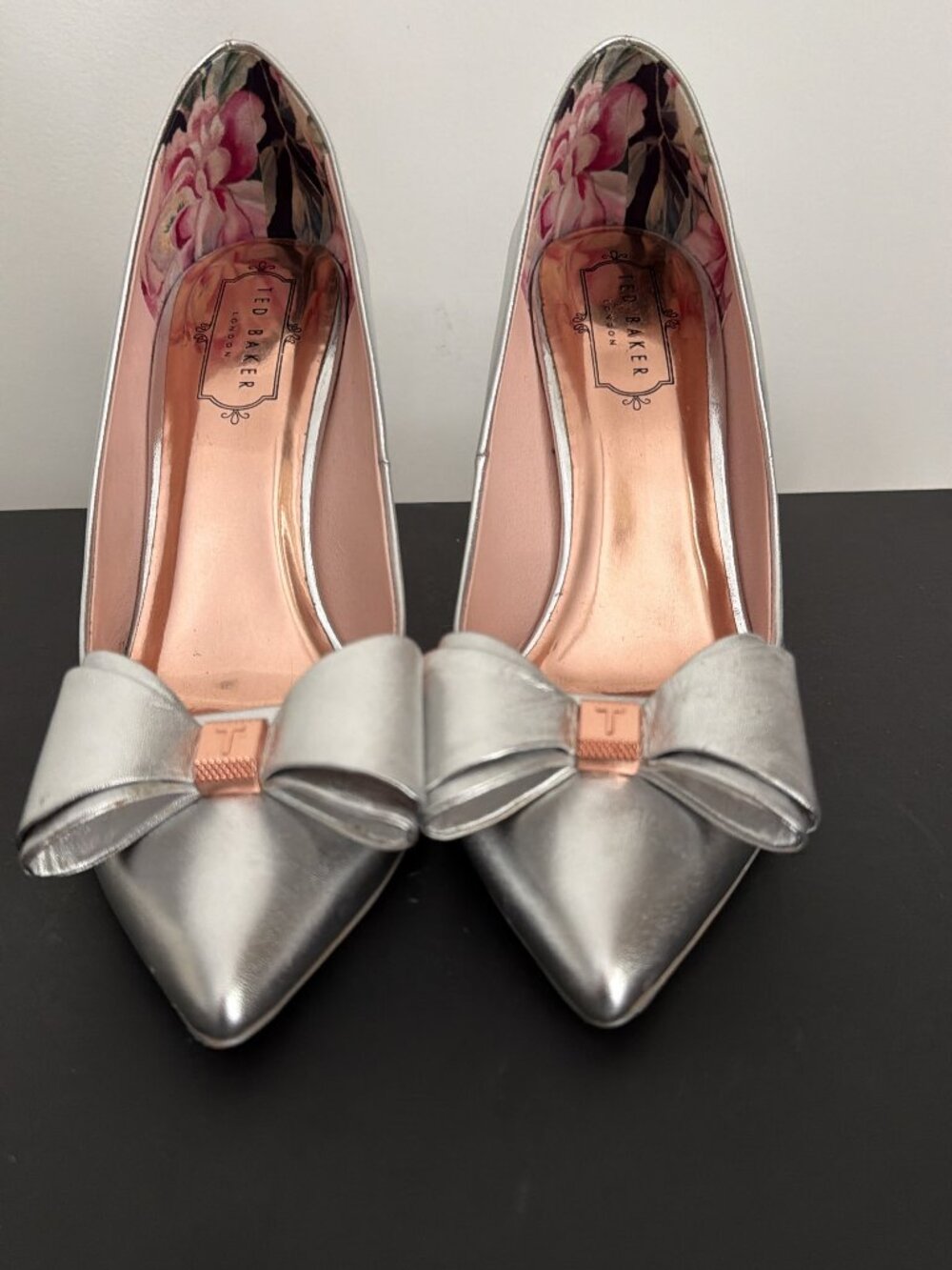 Ted Baker Silver Metallic Bow Pumps – Size 39 – Worn Once